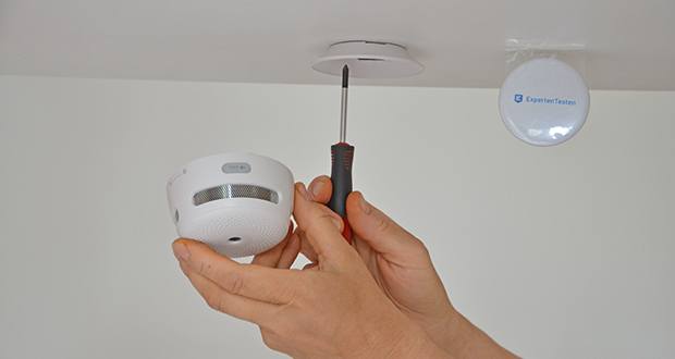 X-Sense Mini Funkvernetzbarer Rauchmelder 3-Pack im Test - einfache und stabile drahtlose schnelle Montage mit Schraube oder Kleber