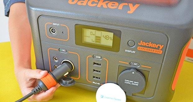 Jackery Tragbare Powerstation Explorer 500 im Test - versorgt die 230V/500W Steckdose (Spitzenwert 1000 W), 3 USB-A-Anschlüsse und den 12V Autoanschluss mit genügend Power