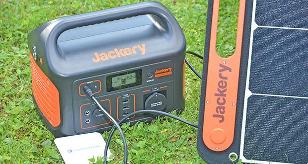 Jackery Tragbare Powerstation Explorer 500 im Test - smartes LCD-Display zur Anzeige von Eingangsleistung, Ausgangsleistung und verbleibender Batterieleistung