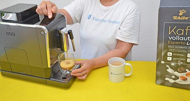 Tchibo Kaffeevollautomat Esperto Latte im Test - Zubereitung von Espresso & Caffè Crema mit Doppio Funktion (2 Brühungen nacheinander)