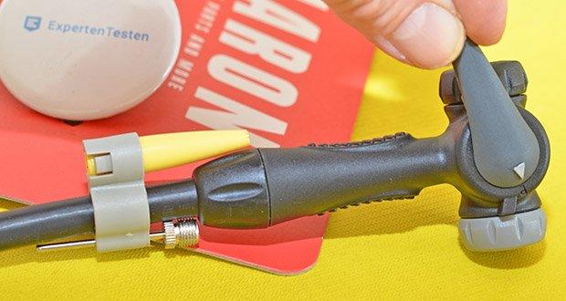 AARON Sport One Fahrradpumpe im Test - die mitgelieferten Aufsätze ermöglichen zudem das Aufpumpen von Bällen, Matratzen und anderen Gegenständen