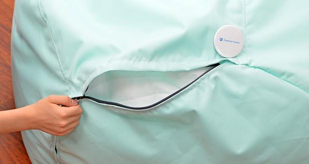 Bruni Sitzsack Classico im Test - einfaches Tauschen des Bezugs dank großzügiger Reißverschlussöffnung