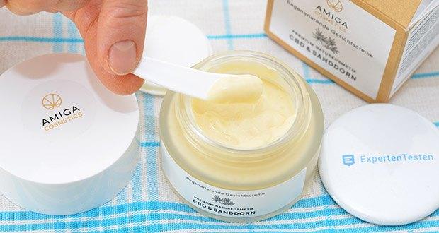 Amiga Cosmetics Regenerierende CBD Gesichtscreme im Test - die Kombination aus hochwertigem CBD (Cannabidiol) und Sanddorn stimuliert die Zellregeneration der Haut, stärkt ihre natürliche Schutzbarriere und fördert ihre Spannkraft