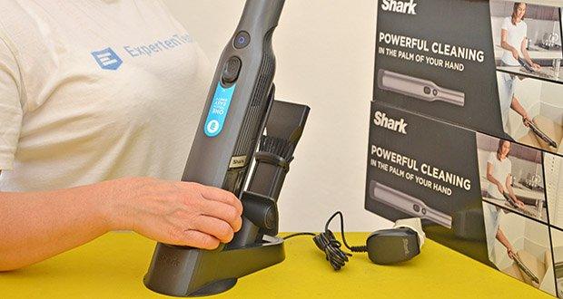 Shark Akku-Handstaubsauger WV200EU im Test - stellen Sie die Schnellladestation direkt auf die Arbeitsfläche, sodass Ihr Shark Akku-Handstaubsauger immer griffbereit ist