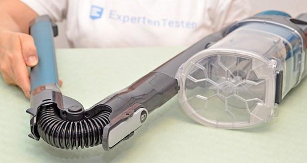 Shark Anti Hair Wrap Akku-Staubsauger IZ201EUT im Test - das flexible Flexology-Saugrohr ermöglicht das mühelose Reinigen unter Möbeln mit geringer Bodenfreiheit, wie Betten, Sofas oder Couchtischen