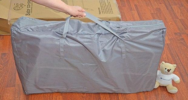 Elternstolz Beistellbett im Test - wird gefaltet in der praktischen Transporttasche geliefert