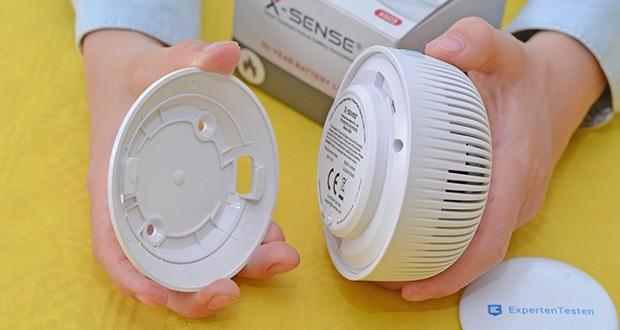 X-Sense XS03 Eigenständiger Rauchmelder im Test - Schraubbefestigungen und Halterung mitgeliefert