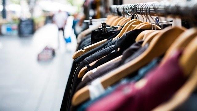 Nachhaltige Garderobe – das passt in den Kleiderschrank