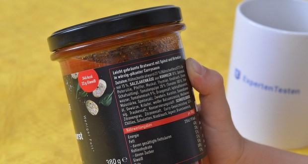 FITTASTE Currywurst in Sauce im Test - Inhaltsstoffe: Hähnchenbratwurst 31% (Hähnchenfleisch 73%, Spinat 15%, SALZLAKENKÄSE aus KUHMILCH 10%, Speisesalz, Petersilie, Pfeffer, Muskat, Thymian, Knoblauch, Zitrone, Schafsaitling); Tomatenpulpe 28% (Tomaten 100%); Trinkwasser; Tomatenmark 9%; Orangensaft; Apfelsaftkonzentrat; Maisstärke; Speisesalz; Zwiebeln; Karotten; Sonnenblumenöl; Gewürze; Kräuter; weißer Balsamicoessig (Weißweinessig, Traubensaft, Konservierungsstoff: SCHWEFELDIOXID); Zitronengras; Zitronensaft; Curry-Gewürzmischung 0,5%; Chillies; Schalotten; Knoblauch; Ingwer; Branntweinessig