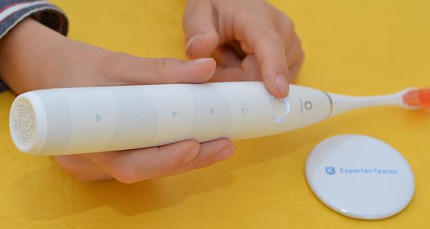 Oclean Flow Elektrische Schallzahnbuerste im Test - Reinigungsmodi mit Aufhellung können per Knopfdruck umgeschaltet werden