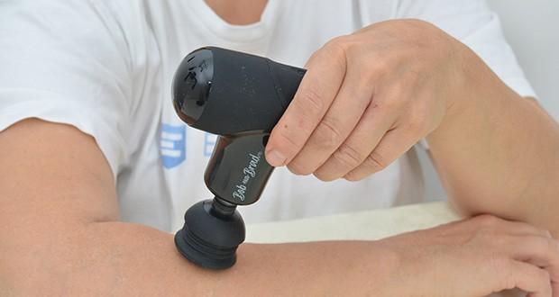 Bob and Brad Q2 Mini-Massagepistole im Test - der wiederaufladbare Lithium-Ionen-Akku mit 2500 mAh hält etwa 4 Stunden