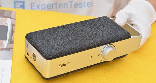 Faller Oskar trabbarer TV-Sprachverstärker im Test - edles Aluminiumgehäuse und schmutzabweisende Lautsprecherbezüge aus feinem Webstoff