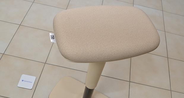 TREND OFFICE to-Swift ergonomischer Hocker im Test - durch die Wippfunktion des to-swift ist agiles Sitzen garantiert