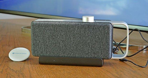 Faller Oskar trabbarer TV-Sprachverstärker im Test - sicherer Stand & praktischer Tragegriff