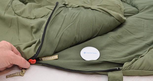 BLACKDEER Baumwollschlafsack mit Kapuze im Test - dank des Reißverschlusses mit Nylonschutz lässt sich der Schlafsack jedes Mal problemlos öffnen und schließen