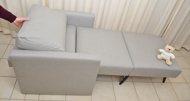 Bruno Schlafsessel 70x200cm im Test - während des ausgeklappten Zustands lässt sich das Sitzkissen hervorragend im Sessel verstauen