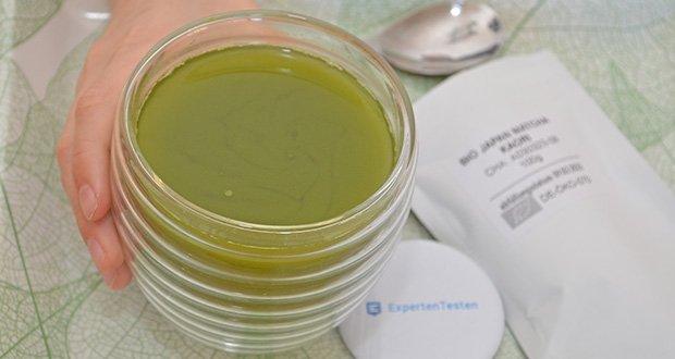 Matchatto Bio Japan Matcha Pur Tee Kaori im Test - zeichnet sich durch einen milden, leicht nussigen, frischen Geschmack aus