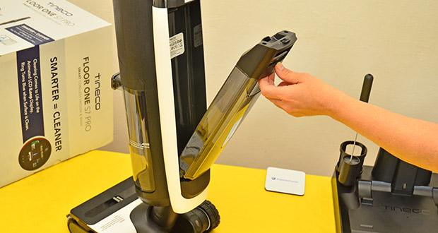 Tineco Floor One S7 Pro kabelloser Nass- und Trockensauger im Test - Ständiges Auswringen von Schmutzwasser: Einzigartiger Abstreifer wringt die schmutzige Walze bei jeder Umdrehung aus