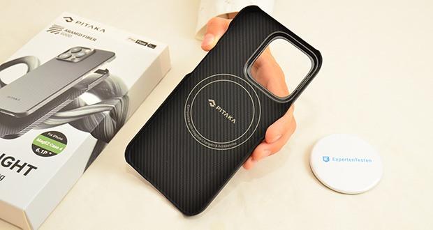 pitaka MagEZ Case 4 Hülle für iPhone 15 Pro Schwarz/Grau im Test - Präzise Passform