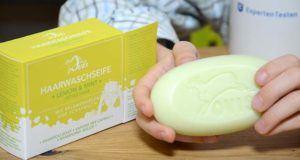 So werden Haarseifen getestet Verschiedene Testkriterien in einem Haarseife Test