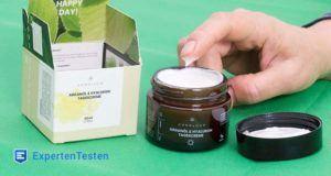 So werden Tagescremen getestet Nach diesen Testkriterien werden Tagescremen vergliechen