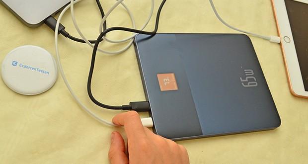 Baseus Blade 2 Ultra Slim Powerbank im Test - Gleichzeitiges Laden von zwei Geräten