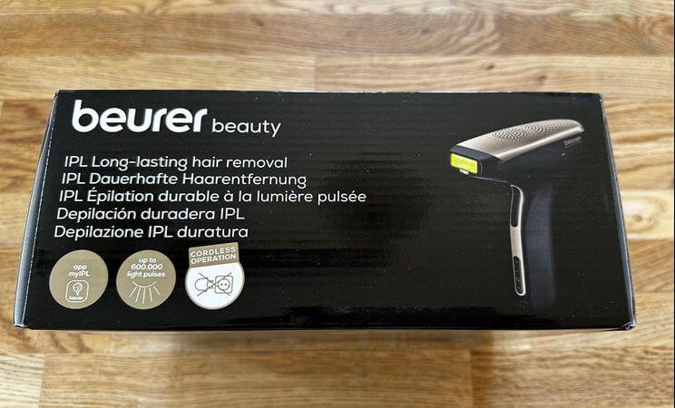 Der Beurer IPL wird in einem stabilen Karton geliefert