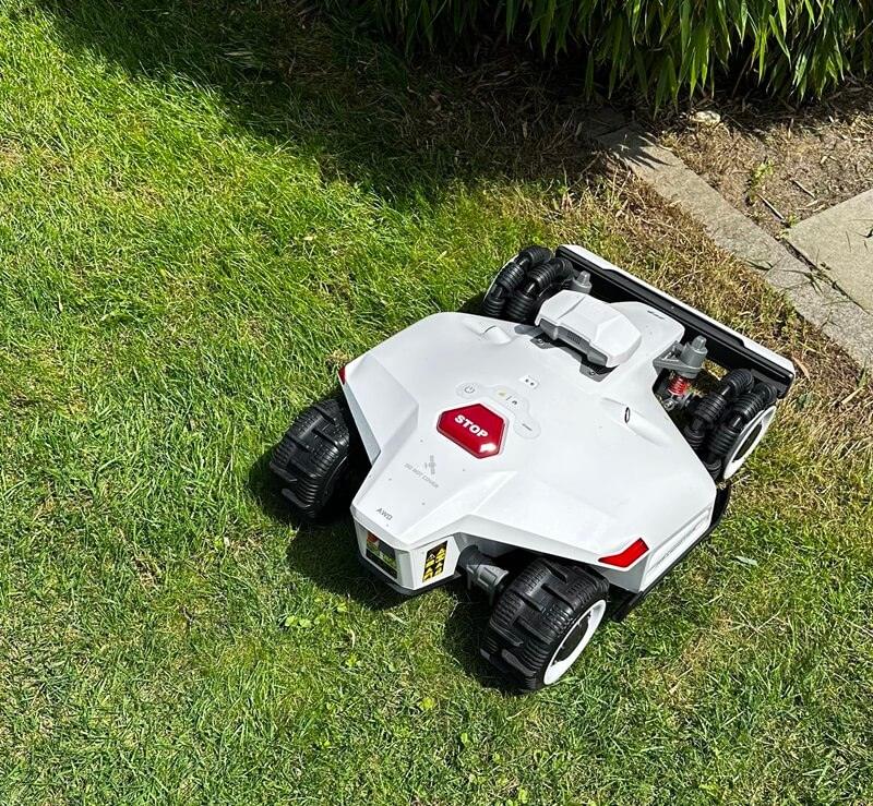 Mammotion LUBA 2 AWD 1000 Rasenmähroboter unbegrenzt