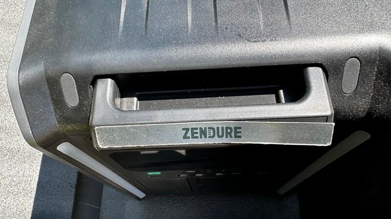 Die Erweiterbarkeit ist ein nützliches Feature für besondere Anwendungen. Für die meisten Nutzer dürfte jedoch schon die Basisversion mehr als ausreichend sein. Die Notstromfunktion ist ein klarer Pluspunkt, allerdings bieten das viele Konkurrenzprodukte ebenfalls.