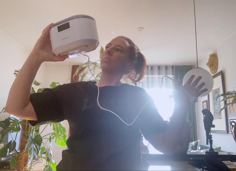 Claudia Felbermayer tetstet das Grundig UC6620 Ultraschallgerät