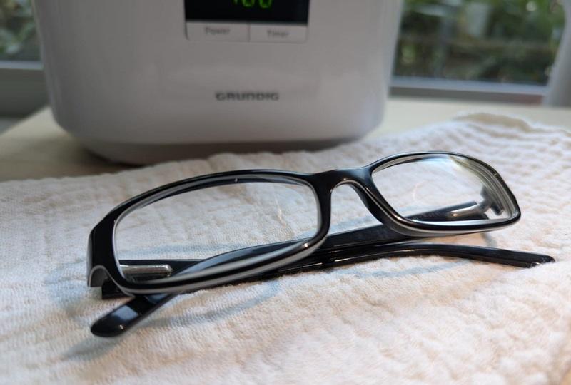 Testobjekt 1 - Brille im Ultraschallreiniger Test